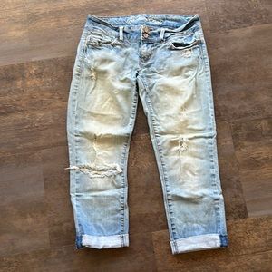American Eagle Low Rise Distressed Cropped Jean Size 4 in Light Blue
